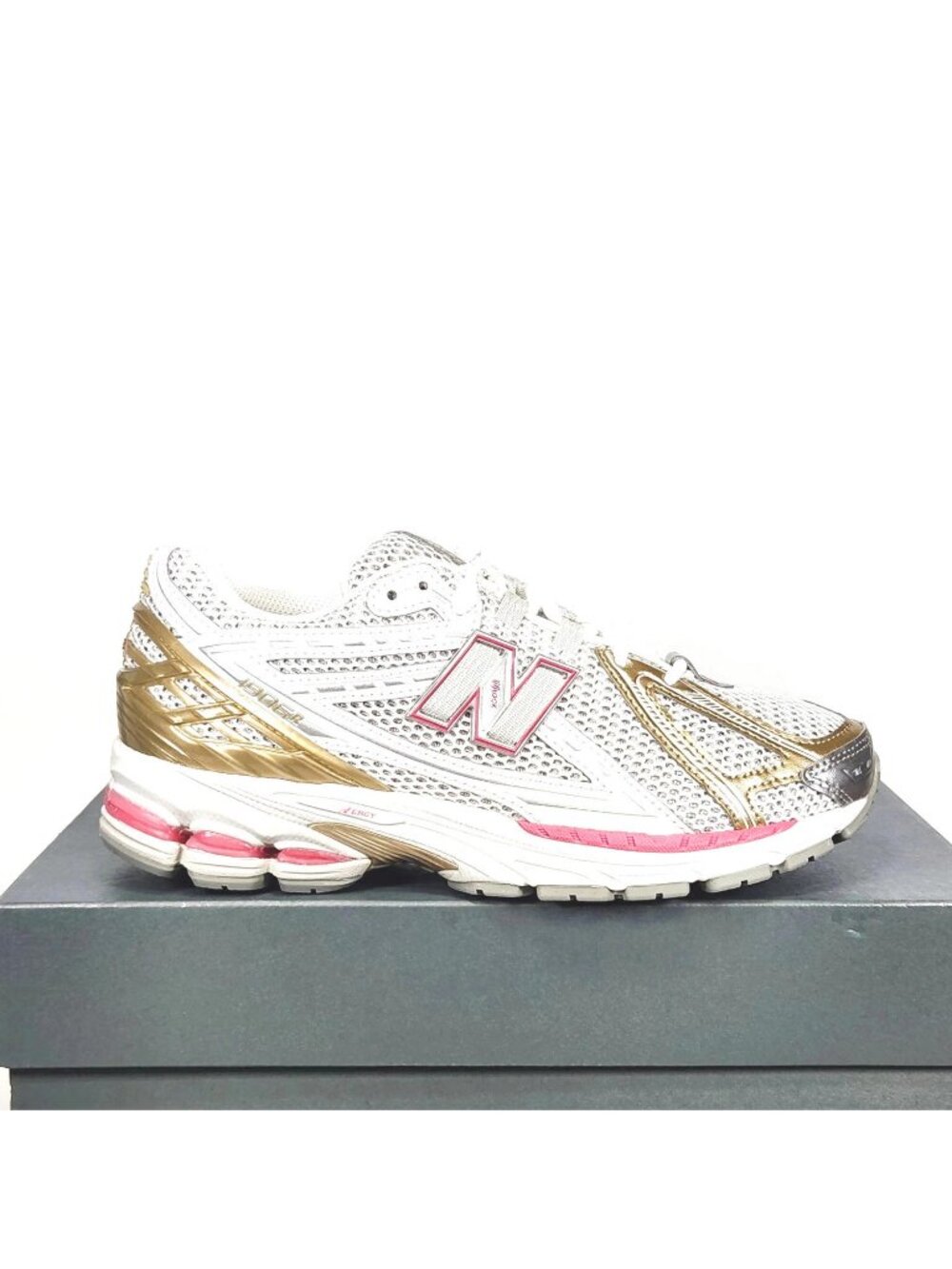 New Balance 1906R Silver DragonBerry Gold Women's Size 7.5 Sneakers NEW